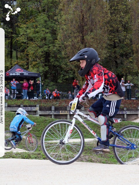 Coupe des Lacs 2014 de BMX, manche de Cran-Gevrier - le dim. 12 octobre 2014, 2e manche de la Coupe des Lacs, compétition franco-suisse de BMX Race. — « Coupe des Lacs 2014 de BMX, 2e manche à Cran-Gevrier » — 2e manche de la Coupe des Lacs 2014 sur la piste de bicross de Cran-Gevrier. — mots associés : bmx, coupe des lacs