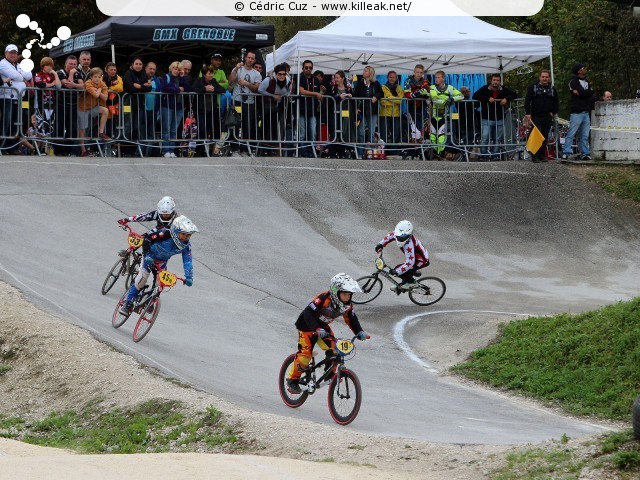 Coupe des Lacs 2014 de BMX, manche de Cran-Gevrier - le dim. 12 octobre 2014, 2e manche de la Coupe des Lacs, compétition franco-suisse de BMX Race. – « Coupe des Lacs 2014 de BMX, 2e manche à Cran-Gevrier » – 2e manche de la Coupe des Lacs 2014 sur la piste de bicross de Cran-Gevrier. – mots associés : bmx, coupe des lacs