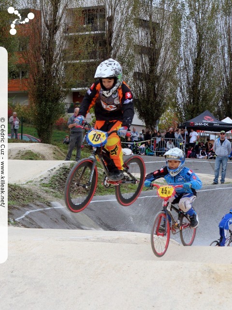 Coupe des Lacs 2014 de BMX, manche de Cran-Gevrier - le dim. 12 octobre 2014, 2e manche de la Coupe des Lacs, compétition franco-suisse de BMX Race. — « Coupe des Lacs 2014 de BMX, 2e manche à Cran-Gevrier » — 2e manche de la Coupe des Lacs 2014 sur la piste de bicross de Cran-Gevrier. — mots associés : bmx, coupe des lacs