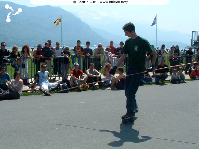 Coupe de France et Open International de Roller Acrobatique - les sam. 15 et dim. 16 mai 2004, Annecy - le Pâquier. – ... et Franck Volpei dans ces moins bons moments (!) – « Franck Volpei dans ces moins bons moments (!) - Coupe de France et Open International de Roller Acrobatique » –