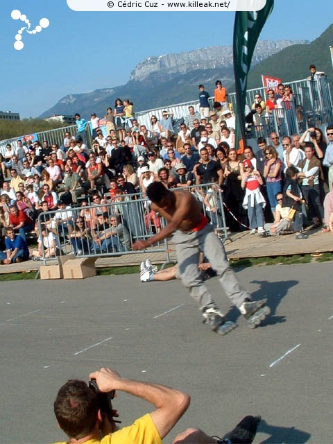 Coupe de France et Open International de Roller Acrobatique - les sam. 15 et dim. 16 mai 2004, Annecy - le Pâquier. – Végéta en action. – « Coupe de France et Open International de Roller Acrobatique » –