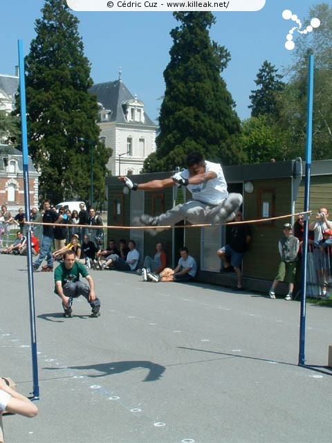 Coupe de France et Open International de Roller Acrobatique - les sam. 15 et dim. 16 mai 2004, Annecy - le Pâquier. – Laurent Hesse sera finalement le seul à franchir les 1,53 m ! – « Laurent Hesse - Coupe de France et Open International de Roller Acrobatique » –