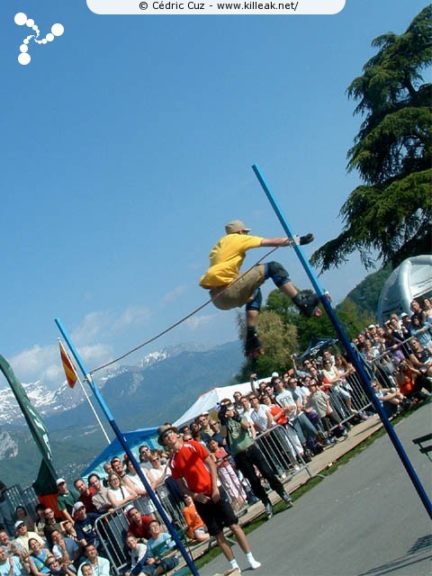 Coupe de France et Open International de Roller Acrobatique - les sam. 15 et dim. 16 mai 2004, Annecy - le Pâquier. – Hakim à passé les 2,65 m, battant ainsi son record personnel de 2,60 m... – « Hakim Naït Chalal - Coupe de France et Open International de Roller Acrobatique » –