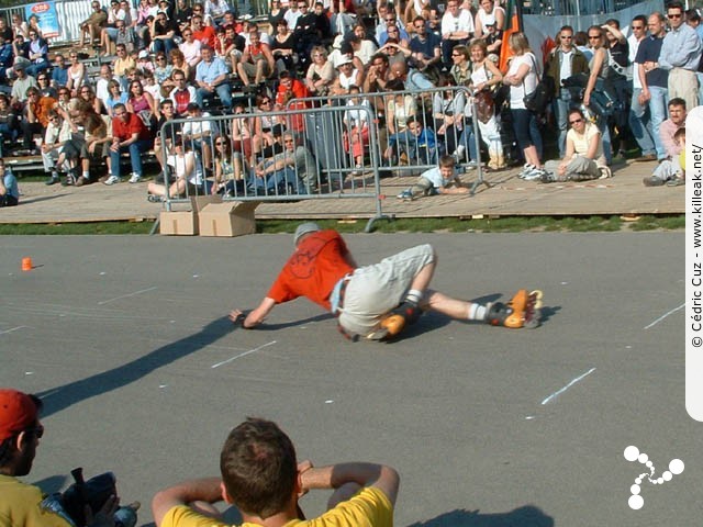 Coupe de France et Open International de Roller Acrobatique - les sam. 15 et dim. 16 mai 2004, Annecy - le Pâquier. – ... mais à vouloir faire encore mieux, il finira à nouveau en panosse ! – « Coupe de France et Open International de Roller Acrobatique » –