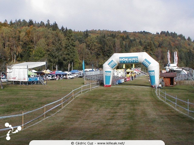 Finale de la Coupe de France 2002 de VTT Cross Country - les sam. 05 et dim. 06 octobre 2002 ; Annecy, Plateau des Puisots, Semnoz. – Le site des Puisots, sur le massif du Semnoz, cadre de la Finale de la Coupe de France de VTT cross country. – « Finale de la Coupe de France 2002 de VTT Cross Country » – mots associés : coupe de france, cross country, semnoz, vtt, xc