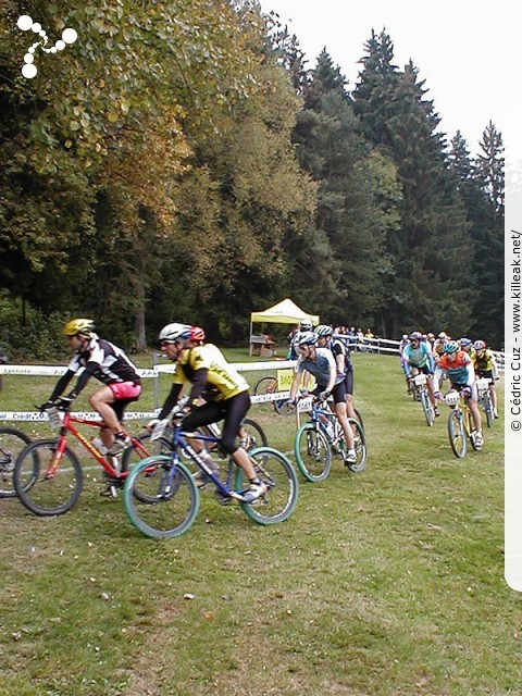 Finale de la Coupe de France 2002 de VTT Cross Country - les sam. 05 et dim. 06 octobre 2002 ; Annecy, Plateau des Puisots, Semnoz. – « Finale de la Coupe de France 2002 de VTT Cross Country » – mots associés : coupe de france, cross country, roue d'or annécienne, semnoz, vtt, xc