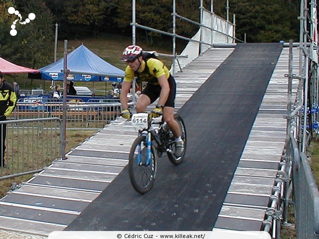 Finale de la Coupe de France 2002 de VTT Cross Country - les sam. 05 et dim. 06 octobre 2002 ; Annecy, Plateau des Puisots, Semnoz. – « Finale de la Coupe de France 2002 de VTT Cross Country » – mots associés : coupe de france, cross country, roue d'or annécienne, semnoz, vtt, xc