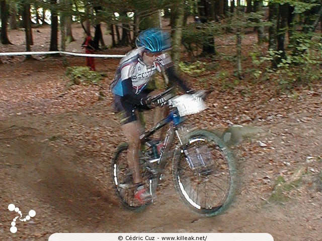 Finale de la Coupe de France 2002 de VTT Cross Country - les sam. 05 et dim. 06 octobre 2002 ; Annecy, Plateau des Puisots, Semnoz. – Éric Achard. – « Finale de la Coupe de France 2002 de VTT Cross Country » – mots associés : achard, coupe de france, cross country, semnoz, vtt, xc