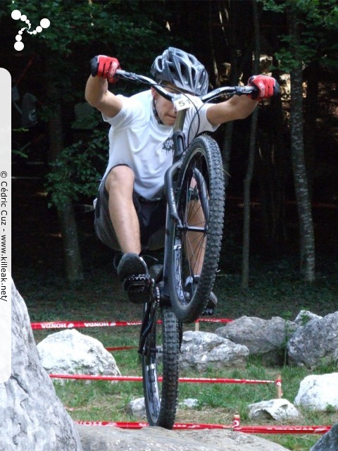 10e Trial de Cran-Gevrier // Coupe Rhône-Alpes 2011 de Vélo & VTT Trial, manche de Cran-Gevrier - le dim. 12.06.2011, Cran-Gevrier, dans la zone des Romains et en contrebas du Viaduc de Brassilly... — « Coupe Rhône-Alpes 2011 de Vélo & VTT Trial, manche de Cran-Gevrier // 10e Trial de Cran-Gevrier » — Manche de la Coupe Rhône-Alpes 2011 de Vélo & VTT Trial. — mots associés : coupe rhône-alpes, cran-gevrier vtt, trial