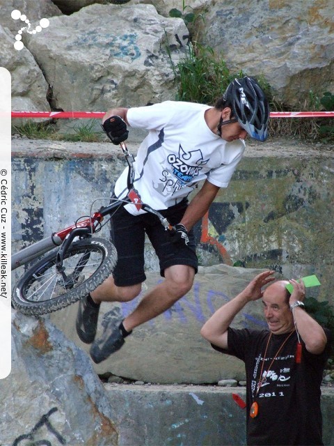 10e Trial de Cran-Gevrier // Coupe Rhône-Alpes 2011 de Vélo & VTT Trial, manche de Cran-Gevrier - le dim. 12.06.2011, Cran-Gevrier, dans la zone des Romains et en contrebas du Viaduc de Brassilly... – « Coupe Rhône-Alpes 2011 de Vélo & VTT Trial, manche de Cran-Gevrier // 10e Trial de Cran-Gevrier » – Manche de la Coupe Rhône-Alpes 2011 de Vélo & VTT Trial. – mots associés : coupe rhône-alpes, trial