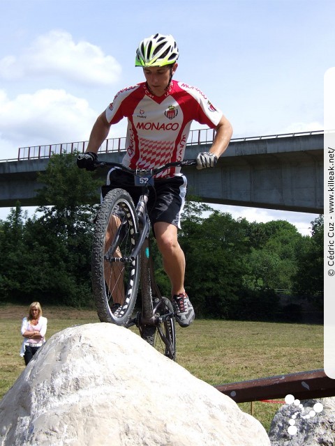 10e Trial de Cran-Gevrier // Coupe Rhône-Alpes 2011 de Vélo & VTT Trial, manche de Cran-Gevrier - le dim. 12.06.2011, Cran-Gevrier, dans la zone des Romains et en contrebas du Viaduc de Brassilly... — « Coupe Rhône-Alpes 2011 de Vélo & VTT Trial, manche de Cran-Gevrier // 10e Trial de Cran-Gevrier » — Manche de la Coupe Rhône-Alpes 2011 de Vélo & VTT Trial. — mots associés : coupe rhône-alpes, trial