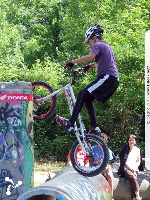 10e Trial de Cran-Gevrier // Coupe Rhône-Alpes 2011 de Vélo & VTT Trial, manche de Cran-Gevrier - le dim. 12.06.2011, Cran-Gevrier, dans la zone des Romains et en contrebas du Viaduc de Brassilly... — « Coupe Rhône-Alpes 2011 de Vélo & VTT Trial, manche de Cran-Gevrier // 10e Trial de Cran-Gevrier » — Manche de la Coupe Rhône-Alpes 2011 de Vélo & VTT Trial. — mots associés : coupe rhône-alpes, trial