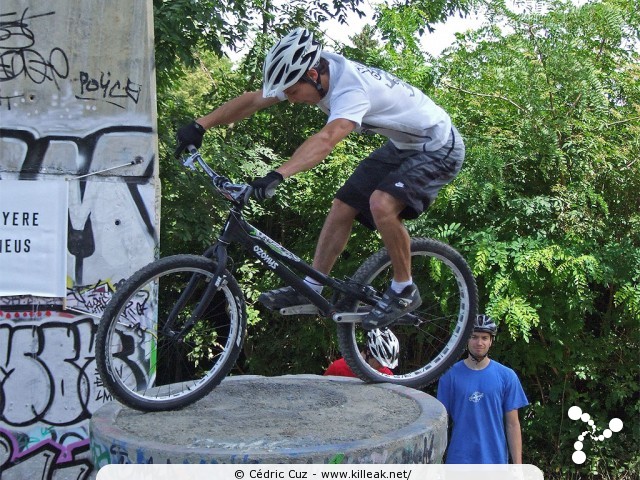 10e Trial de Cran-Gevrier // Coupe Rhône-Alpes 2011 de Vélo & VTT Trial, manche de Cran-Gevrier - le dim. 12.06.2011, Cran-Gevrier, dans la zone des Romains et en contrebas du Viaduc de Brassilly... — « Coupe Rhône-Alpes 2011 de Vélo & VTT Trial, manche de Cran-Gevrier // 10e Trial de Cran-Gevrier » — Manche de la Coupe Rhône-Alpes 2011 de Vélo & VTT Trial. — mots associés : coupe rhône-alpes, trial