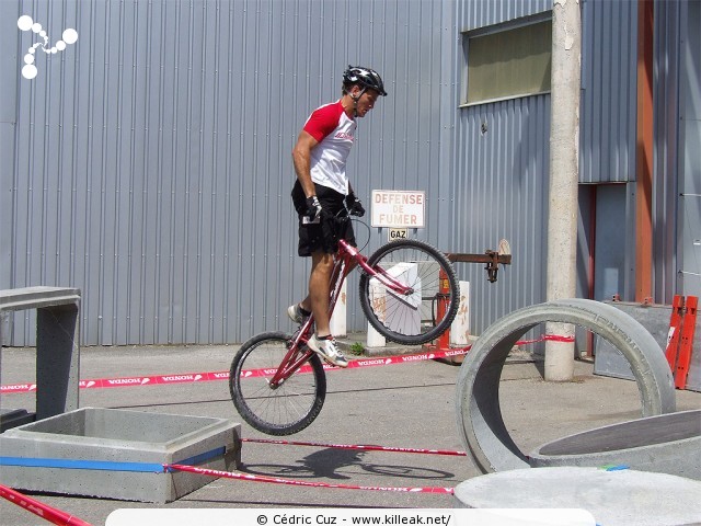 10e Trial de Cran-Gevrier // Coupe Rhône-Alpes 2011 de Vélo & VTT Trial, manche de Cran-Gevrier - le dim. 12.06.2011, Cran-Gevrier, dans la zone des Romains et en contrebas du Viaduc de Brassilly... – « Coupe Rhône-Alpes 2011 de Vélo & VTT Trial, manche de Cran-Gevrier // 10e Trial de Cran-Gevrier » – Manche de la Coupe Rhône-Alpes 2011 de Vélo & VTT Trial. – mots associés : coupe rhône-alpes, trial