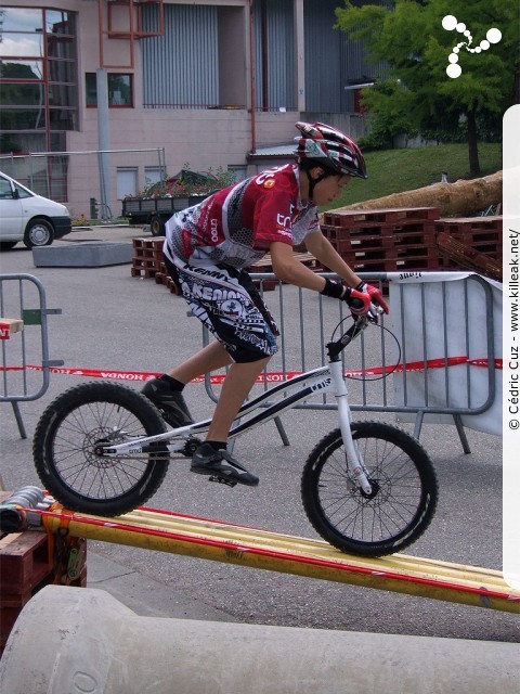 10e Trial de Cran-Gevrier // Coupe Rhône-Alpes 2011 de Vélo & VTT Trial, manche de Cran-Gevrier - le dim. 12.06.2011, Cran-Gevrier, dans la zone des Romains et en contrebas du Viaduc de Brassilly... – « Coupe Rhône-Alpes 2011 de Vélo & VTT Trial, manche de Cran-Gevrier // 10e Trial de Cran-Gevrier » – Manche de la Coupe Rhône-Alpes 2011 de Vélo & VTT Trial. – mots associés : coupe rhône-alpes, trial