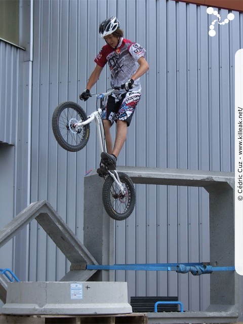 10e Trial de Cran-Gevrier // Coupe Rhône-Alpes 2011 de Vélo & VTT Trial, manche de Cran-Gevrier - le dim. 12.06.2011, Cran-Gevrier, dans la zone des Romains et en contrebas du Viaduc de Brassilly... – « Coupe Rhône-Alpes 2011 de Vélo & VTT Trial, manche de Cran-Gevrier // 10e Trial de Cran-Gevrier » – Manche de la Coupe Rhône-Alpes 2011 de Vélo & VTT Trial. – mots associés : coupe rhône-alpes, trial