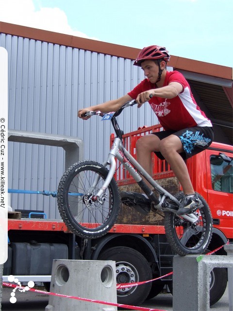 10e Trial de Cran-Gevrier // Coupe Rhône-Alpes 2011 de Vélo & VTT Trial, manche de Cran-Gevrier - le dim. 12.06.2011, Cran-Gevrier, dans la zone des Romains et en contrebas du Viaduc de Brassilly... – « Coupe Rhône-Alpes 2011 de Vélo & VTT Trial, manche de Cran-Gevrier // 10e Trial de Cran-Gevrier » – Manche de la Coupe Rhône-Alpes 2011 de Vélo & VTT Trial. – mots associés : coupe rhône-alpes, trial