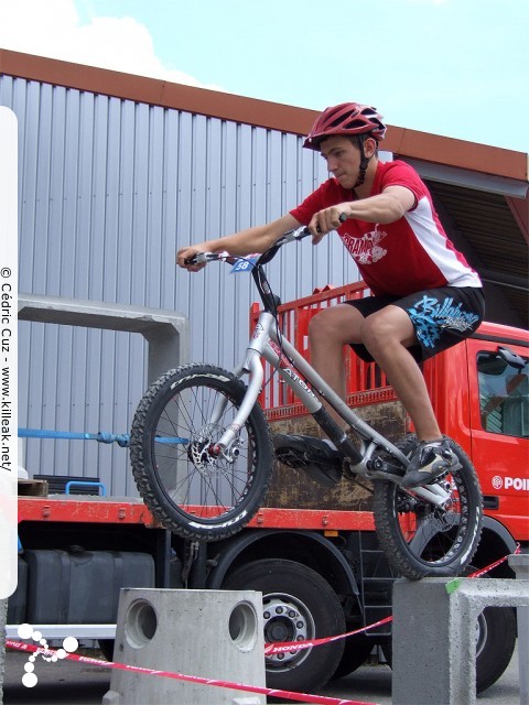 10e Trial de Cran-Gevrier // Coupe Rhône-Alpes 2011 de Vélo & VTT Trial, manche de Cran-Gevrier - le dim. 12.06.2011, Cran-Gevrier, dans la zone des Romains et en contrebas du Viaduc de Brassilly... — « Coupe Rhône-Alpes 2011 de Vélo & VTT Trial, manche de Cran-Gevrier // 10e Trial de Cran-Gevrier » — Manche de la Coupe Rhône-Alpes 2011 de Vélo & VTT Trial. — mots associés : coupe rhône-alpes, trial