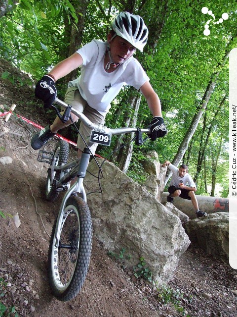 10e Trial de Cran-Gevrier // Coupe Rhône-Alpes 2011 de Vélo & VTT Trial, manche de Cran-Gevrier - le dim. 12.06.2011, Cran-Gevrier, dans la zone des Romains et en contrebas du Viaduc de Brassilly... – « Coupe Rhône-Alpes 2011 de Vélo & VTT Trial, manche de Cran-Gevrier // 10e Trial de Cran-Gevrier » – Manche de la Coupe Rhône-Alpes 2011 de Vélo & VTT Trial. – mots associés : coupe rhône-alpes, trial