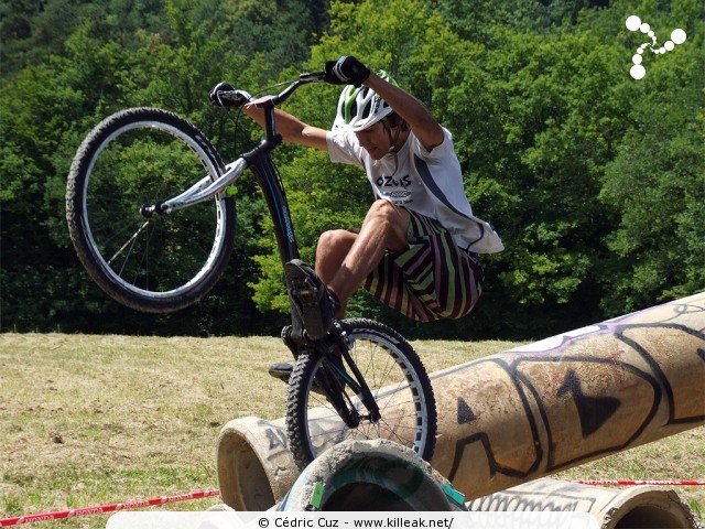 10e Trial de Cran-Gevrier // Coupe Rhône-Alpes 2011 de Vélo & VTT Trial, manche de Cran-Gevrier - le dim. 12.06.2011, Cran-Gevrier, dans la zone des Romains et en contrebas du Viaduc de Brassilly... – « Coupe Rhône-Alpes 2011 de Vélo & VTT Trial, manche de Cran-Gevrier // 10e Trial de Cran-Gevrier » – Manche de la Coupe Rhône-Alpes 2011 de Vélo & VTT Trial. – mots associés : coupe rhône-alpes, trial