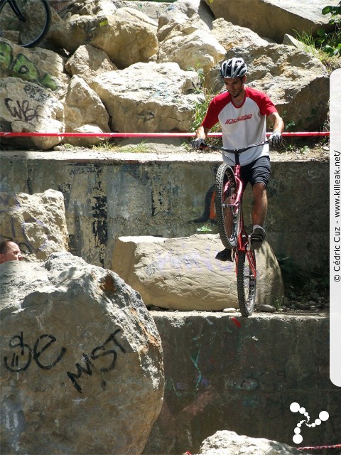 10e Trial de Cran-Gevrier // Coupe Rhône-Alpes 2011 de Vélo & VTT Trial, manche de Cran-Gevrier - le dim. 12.06.2011, Cran-Gevrier, dans la zone des Romains et en contrebas du Viaduc de Brassilly... – « Coupe Rhône-Alpes 2011 de Vélo & VTT Trial, manche de Cran-Gevrier // 10e Trial de Cran-Gevrier » – Manche de la Coupe Rhône-Alpes 2011 de Vélo & VTT Trial. – mots associés : coupe rhône-alpes, trial