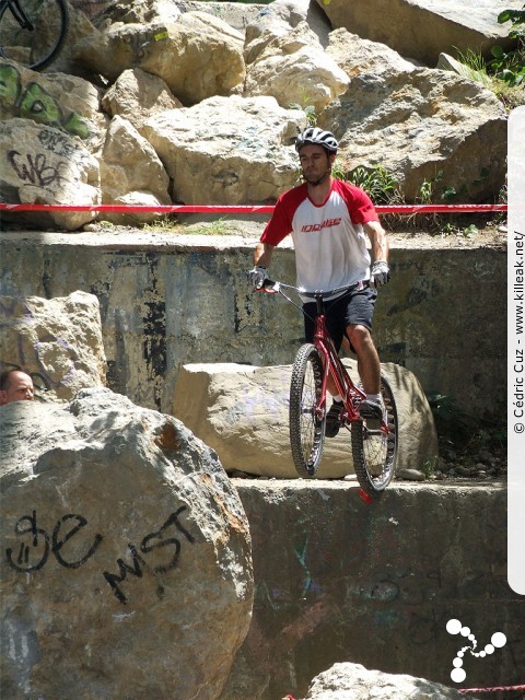 10e Trial de Cran-Gevrier // Coupe Rhône-Alpes 2011 de Vélo & VTT Trial, manche de Cran-Gevrier - le dim. 12.06.2011, Cran-Gevrier, dans la zone des Romains et en contrebas du Viaduc de Brassilly... – « Coupe Rhône-Alpes 2011 de Vélo & VTT Trial, manche de Cran-Gevrier // 10e Trial de Cran-Gevrier » – Manche de la Coupe Rhône-Alpes 2011 de Vélo & VTT Trial. – mots associés : coupe rhône-alpes, trial