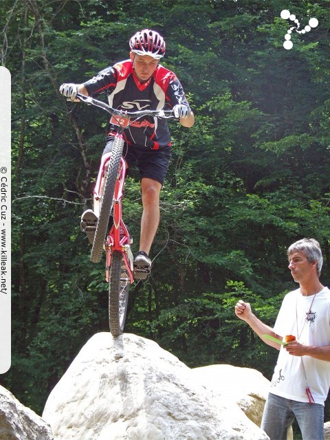 10e Trial de Cran-Gevrier // Coupe Rhône-Alpes 2011 de Vélo & VTT Trial, manche de Cran-Gevrier - le dim. 12.06.2011, Cran-Gevrier, dans la zone des Romains et en contrebas du Viaduc de Brassilly... – « Coupe Rhône-Alpes 2011 de Vélo & VTT Trial, manche de Cran-Gevrier // 10e Trial de Cran-Gevrier » – Manche de la Coupe Rhône-Alpes 2011 de Vélo & VTT Trial. – mots associés : coupe rhône-alpes, trial