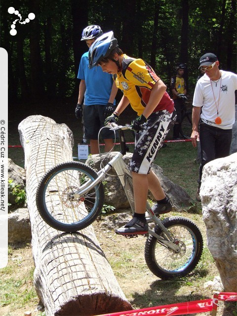10e Trial de Cran-Gevrier // Coupe Rhône-Alpes 2011 de Vélo & VTT Trial, manche de Cran-Gevrier - le dim. 12.06.2011, Cran-Gevrier, dans la zone des Romains et en contrebas du Viaduc de Brassilly... – « Coupe Rhône-Alpes 2011 de Vélo & VTT Trial, manche de Cran-Gevrier // 10e Trial de Cran-Gevrier » – Manche de la Coupe Rhône-Alpes 2011 de Vélo & VTT Trial. – mots associés : coupe rhône-alpes, trial