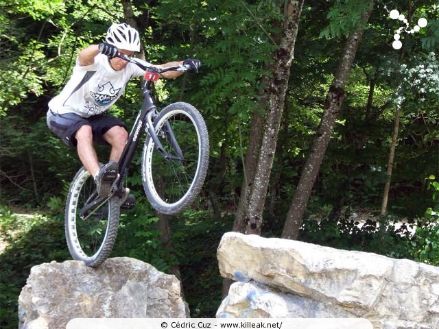 10e Trial de Cran-Gevrier // Coupe Rhône-Alpes 2011 de Vélo & VTT Trial, manche de Cran-Gevrier - le dim. 12.06.2011, Cran-Gevrier, dans la zone des Romains et en contrebas du Viaduc de Brassilly... – « Coupe Rhône-Alpes 2011 de Vélo & VTT Trial, manche de Cran-Gevrier // 10e Trial de Cran-Gevrier » – Manche de la Coupe Rhône-Alpes 2011 de Vélo & VTT Trial. – mots associés : coupe rhône-alpes, trial