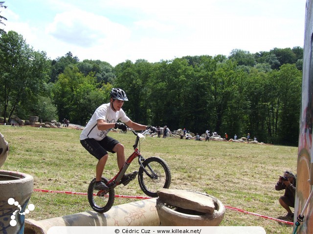 10e Trial de Cran-Gevrier // Coupe Rhône-Alpes 2011 de Vélo & VTT Trial, manche de Cran-Gevrier - le dim. 12.06.2011, Cran-Gevrier, dans la zone des Romains et en contrebas du Viaduc de Brassilly... – « Coupe Rhône-Alpes 2011 de Vélo & VTT Trial, manche de Cran-Gevrier // 10e Trial de Cran-Gevrier » – Manche de la Coupe Rhône-Alpes 2011 de Vélo & VTT Trial. – mots associés : coupe rhône-alpes, trial