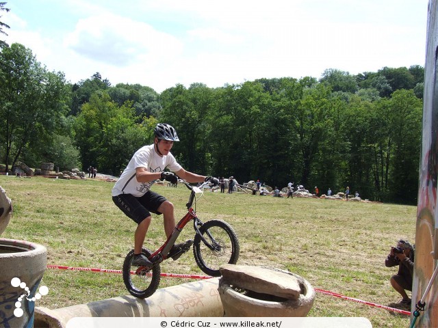 10e Trial de Cran-Gevrier // Coupe Rhône-Alpes 2011 de Vélo & VTT Trial, manche de Cran-Gevrier - le dim. 12.06.2011, Cran-Gevrier, dans la zone des Romains et en contrebas du Viaduc de Brassilly... — « Coupe Rhône-Alpes 2011 de Vélo & VTT Trial, manche de Cran-Gevrier // 10e Trial de Cran-Gevrier » — Manche de la Coupe Rhône-Alpes 2011 de Vélo & VTT Trial. — mots associés : coupe rhône-alpes, trial