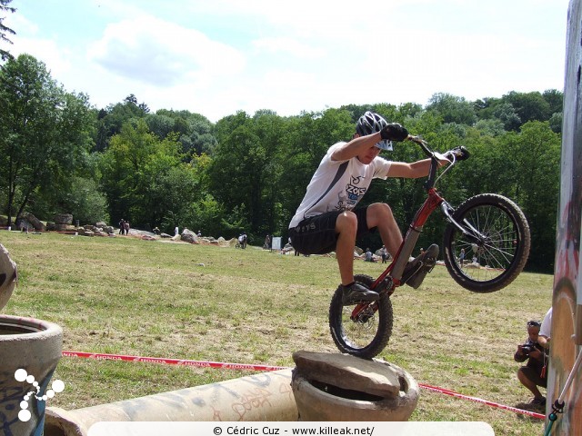 10e Trial de Cran-Gevrier // Coupe Rhône-Alpes 2011 de Vélo & VTT Trial, manche de Cran-Gevrier - le dim. 12.06.2011, Cran-Gevrier, dans la zone des Romains et en contrebas du Viaduc de Brassilly... — « Coupe Rhône-Alpes 2011 de Vélo & VTT Trial, manche de Cran-Gevrier // 10e Trial de Cran-Gevrier » — Manche de la Coupe Rhône-Alpes 2011 de Vélo & VTT Trial. — mots associés : coupe rhône-alpes, trial