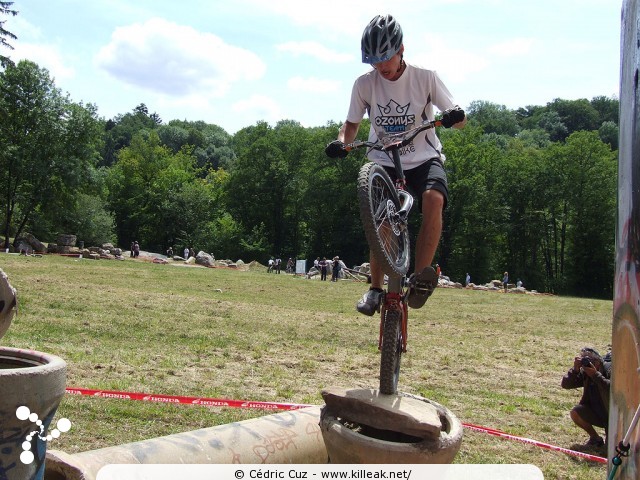 10e Trial de Cran-Gevrier // Coupe Rhône-Alpes 2011 de Vélo & VTT Trial, manche de Cran-Gevrier - le dim. 12.06.2011, Cran-Gevrier, dans la zone des Romains et en contrebas du Viaduc de Brassilly... — « Coupe Rhône-Alpes 2011 de Vélo & VTT Trial, manche de Cran-Gevrier // 10e Trial de Cran-Gevrier » — Manche de la Coupe Rhône-Alpes 2011 de Vélo & VTT Trial. — mots associés : coupe rhône-alpes, trial