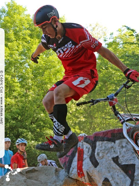 14e Trial de Cran-Gevrier // Coupe Rhône-Alpes 2015 de Vélo & VTT Trial, manche de Cran-Gevrier - le dim. 24 mai 2015, Cran-Gevrier, dans la zone des Romains et en contrebas du Viaduc de Brassilly. – « Coupe Rhône-Alpes 2015 de Vélo & VTT Trial, manche de Cran-Gevrier » – Manche de la Coupe Rhône-Alpes 2015 de Vélo & VTT Trial. – mots associés : coupe rhône-alpes, trial, vtt