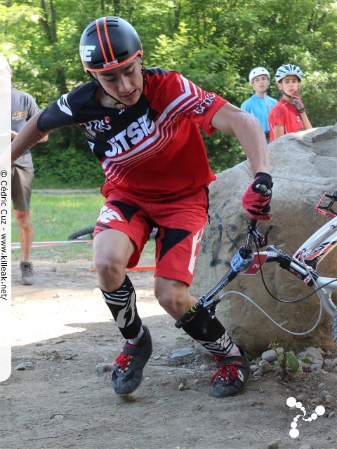 14e Trial de Cran-Gevrier // Coupe Rhône-Alpes 2015 de Vélo & VTT Trial, manche de Cran-Gevrier - le dim. 24 mai 2015, Cran-Gevrier, dans la zone des Romains et en contrebas du Viaduc de Brassilly. – « Coupe Rhône-Alpes 2015 de Vélo & VTT Trial, manche de Cran-Gevrier » – Manche de la Coupe Rhône-Alpes 2015 de Vélo & VTT Trial. – mots associés : coupe rhône-alpes, trial, vtt