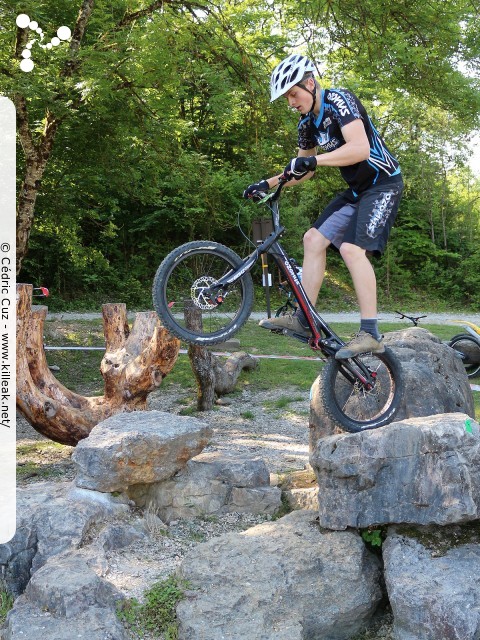 14e Trial de Cran-Gevrier // Coupe Rhône-Alpes 2015 de Vélo & VTT Trial, manche de Cran-Gevrier - le dim. 24 mai 2015, Cran-Gevrier, dans la zone des Romains et en contrebas du Viaduc de Brassilly. — « Coupe Rhône-Alpes 2015 de Vélo & VTT Trial, manche de Cran-Gevrier » — Manche de la Coupe Rhône-Alpes 2015 de Vélo & VTT Trial. — mots associés : coupe rhône-alpes, trial, vtt