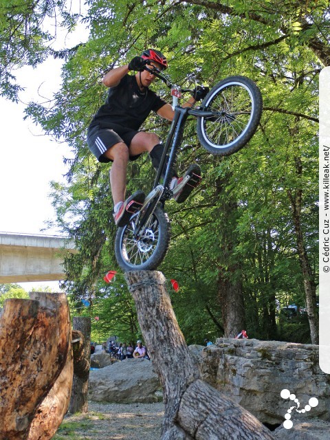14e Trial de Cran-Gevrier // Coupe Rhône-Alpes 2015 de Vélo & VTT Trial, manche de Cran-Gevrier - le dim. 24 mai 2015, Cran-Gevrier, dans la zone des Romains et en contrebas du Viaduc de Brassilly. – « Coupe Rhône-Alpes 2015 de Vélo & VTT Trial, manche de Cran-Gevrier » – Manche de la Coupe Rhône-Alpes 2015 de Vélo & VTT Trial. – mots associés : coupe rhône-alpes, trial, vtt