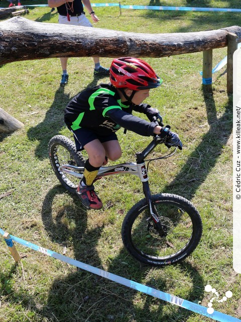 14e Trial de Cran-Gevrier // Coupe Rhône-Alpes 2015 de Vélo & VTT Trial, manche de Cran-Gevrier - le dim. 24 mai 2015, Cran-Gevrier, dans la zone des Romains et en contrebas du Viaduc de Brassilly. – « Coupe Rhône-Alpes 2015 de Vélo & VTT Trial, manche de Cran-Gevrier » – Manche de la Coupe Rhône-Alpes 2015 de Vélo & VTT Trial. – mots associés : coupe rhône-alpes, trial, vtt