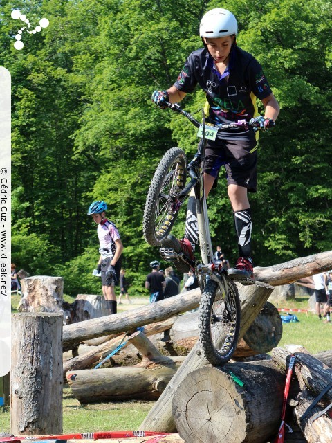 14e Trial de Cran-Gevrier // Coupe Rhône-Alpes 2015 de Vélo & VTT Trial, manche de Cran-Gevrier - le dim. 24 mai 2015, Cran-Gevrier, dans la zone des Romains et en contrebas du Viaduc de Brassilly. — « Coupe Rhône-Alpes 2015 de Vélo & VTT Trial, manche de Cran-Gevrier » — Manche de la Coupe Rhône-Alpes 2015 de Vélo & VTT Trial. — mots associés : coupe rhône-alpes, trial, vtt