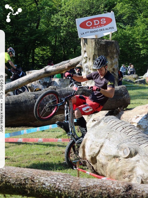 14e Trial de Cran-Gevrier // Coupe Rhône-Alpes 2015 de Vélo & VTT Trial, manche de Cran-Gevrier - le dim. 24 mai 2015, Cran-Gevrier, dans la zone des Romains et en contrebas du Viaduc de Brassilly. — « Coupe Rhône-Alpes 2015 de Vélo & VTT Trial, manche de Cran-Gevrier » — Manche de la Coupe Rhône-Alpes 2015 de Vélo & VTT Trial. — mots associés : coupe rhône-alpes, trial, vtt