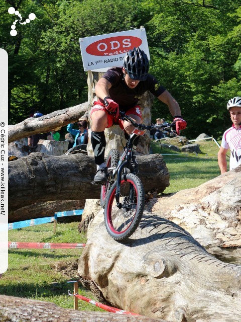 14e Trial de Cran-Gevrier // Coupe Rhône-Alpes 2015 de Vélo & VTT Trial, manche de Cran-Gevrier - le dim. 24 mai 2015, Cran-Gevrier, dans la zone des Romains et en contrebas du Viaduc de Brassilly. – « Coupe Rhône-Alpes 2015 de Vélo & VTT Trial, manche de Cran-Gevrier » – Manche de la Coupe Rhône-Alpes 2015 de Vélo & VTT Trial. – mots associés : coupe rhône-alpes, trial, vtt