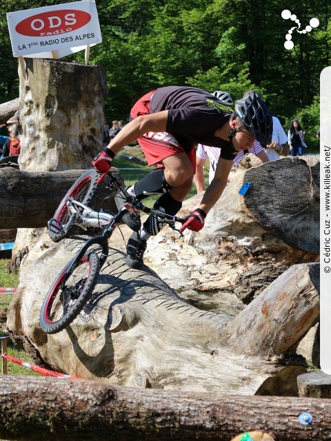 14e Trial de Cran-Gevrier // Coupe Rhône-Alpes 2015 de Vélo & VTT Trial, manche de Cran-Gevrier - le dim. 24 mai 2015, Cran-Gevrier, dans la zone des Romains et en contrebas du Viaduc de Brassilly. – « Coupe Rhône-Alpes 2015 de Vélo & VTT Trial, manche de Cran-Gevrier » – Manche de la Coupe Rhône-Alpes 2015 de Vélo & VTT Trial. – mots associés : coupe rhône-alpes, trial, vtt