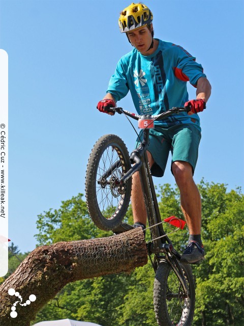 14e Trial de Cran-Gevrier // Coupe Rhône-Alpes 2015 de Vélo & VTT Trial, manche de Cran-Gevrier - le dim. 24 mai 2015, Cran-Gevrier, dans la zone des Romains et en contrebas du Viaduc de Brassilly. — « Coupe Rhône-Alpes 2015 de Vélo & VTT Trial, manche de Cran-Gevrier » — Manche de la Coupe Rhône-Alpes 2015 de Vélo & VTT Trial. — mots associés : coupe rhône-alpes, trial, vtt