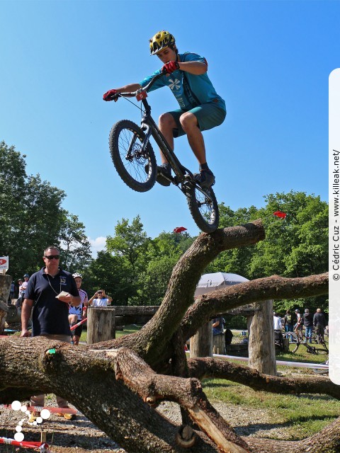 14e Trial de Cran-Gevrier // Coupe Rhône-Alpes 2015 de Vélo & VTT Trial, manche de Cran-Gevrier - le dim. 24 mai 2015, Cran-Gevrier, dans la zone des Romains et en contrebas du Viaduc de Brassilly. — « Coupe Rhône-Alpes 2015 de Vélo & VTT Trial, manche de Cran-Gevrier » — Manche de la Coupe Rhône-Alpes 2015 de Vélo & VTT Trial. — mots associés : coupe rhône-alpes, trial, vtt