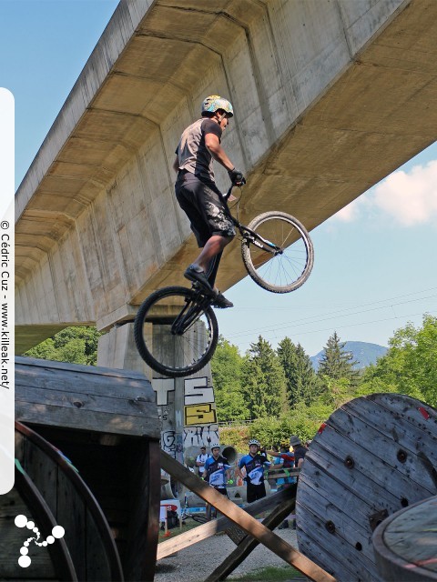 14e Trial de Cran-Gevrier // Coupe Rhône-Alpes 2015 de Vélo & VTT Trial, manche de Cran-Gevrier - le dim. 24 mai 2015, Cran-Gevrier, dans la zone des Romains et en contrebas du Viaduc de Brassilly. – « Coupe Rhône-Alpes 2015 de Vélo & VTT Trial, manche de Cran-Gevrier » – Manche de la Coupe Rhône-Alpes 2015 de Vélo & VTT Trial. – mots associés : coupe rhône-alpes, trial, vtt