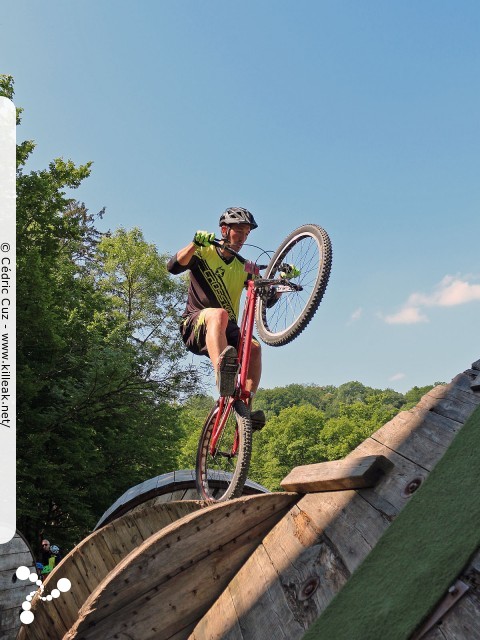 14e Trial de Cran-Gevrier // Coupe Rhône-Alpes 2015 de Vélo & VTT Trial, manche de Cran-Gevrier - le dim. 24 mai 2015, Cran-Gevrier, dans la zone des Romains et en contrebas du Viaduc de Brassilly. — « Coupe Rhône-Alpes 2015 de Vélo & VTT Trial, manche de Cran-Gevrier » — Manche de la Coupe Rhône-Alpes 2015 de Vélo & VTT Trial. — mots associés : coupe rhône-alpes, trial, vtt