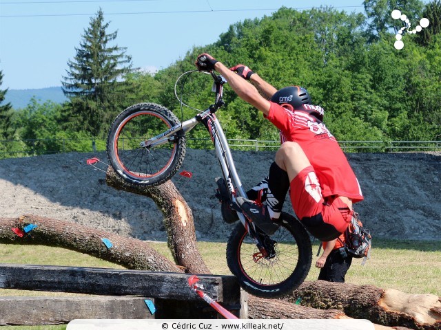 14e Trial de Cran-Gevrier // Coupe Rhône-Alpes 2015 de Vélo & VTT Trial, manche de Cran-Gevrier - le dim. 24 mai 2015, Cran-Gevrier, dans la zone des Romains et en contrebas du Viaduc de Brassilly. — « Coupe Rhône-Alpes 2015 de Vélo & VTT Trial, manche de Cran-Gevrier » — Manche de la Coupe Rhône-Alpes 2015 de Vélo & VTT Trial. — mots associés : coupe rhône-alpes, trial, vtt