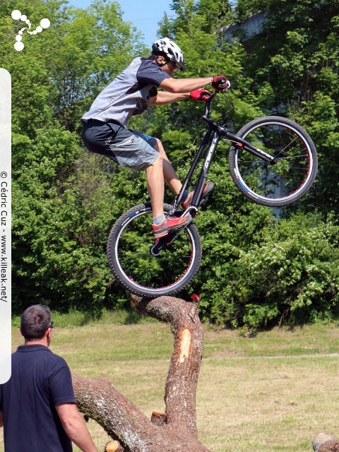 14e Trial de Cran-Gevrier // Coupe Rhône-Alpes 2015 de Vélo & VTT Trial, manche de Cran-Gevrier - le dim. 24 mai 2015, Cran-Gevrier, dans la zone des Romains et en contrebas du Viaduc de Brassilly. – « Coupe Rhône-Alpes 2015 de Vélo & VTT Trial, manche de Cran-Gevrier » – Manche de la Coupe Rhône-Alpes 2015 de Vélo & VTT Trial. – mots associés : coupe rhône-alpes, trial, vtt