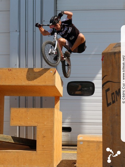 14e Trial de Cran-Gevrier // Coupe Rhône-Alpes 2015 de Vélo & VTT Trial, manche de Cran-Gevrier - le dim. 24 mai 2015, Cran-Gevrier, dans la zone des Romains et en contrebas du Viaduc de Brassilly. – « Coupe Rhône-Alpes 2015 de Vélo & VTT Trial, manche de Cran-Gevrier » – Manche de la Coupe Rhône-Alpes 2015 de Vélo & VTT Trial. – mots associés : coupe rhône-alpes, trial, vtt