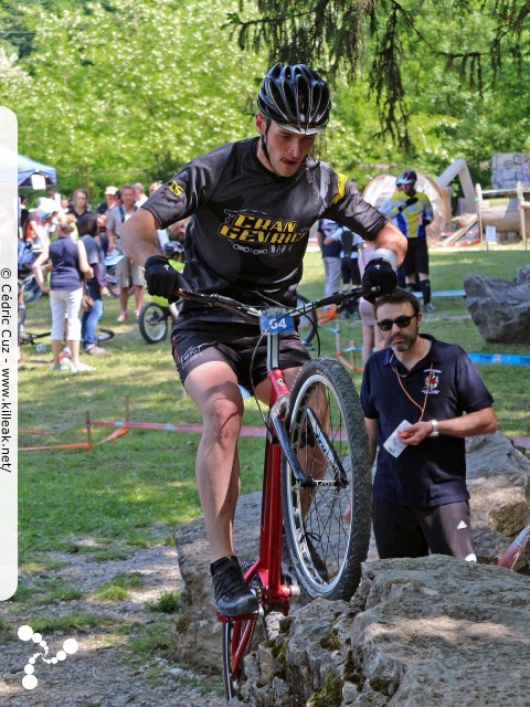 14e Trial de Cran-Gevrier // Coupe Rhône-Alpes 2015 de Vélo & VTT Trial, manche de Cran-Gevrier - le dim. 24 mai 2015, Cran-Gevrier, dans la zone des Romains et en contrebas du Viaduc de Brassilly. — « Coupe Rhône-Alpes 2015 de Vélo & VTT Trial, manche de Cran-Gevrier » — Manche de la Coupe Rhône-Alpes 2015 de Vélo & VTT Trial. — mots associés : coupe rhône-alpes, trial, vtt